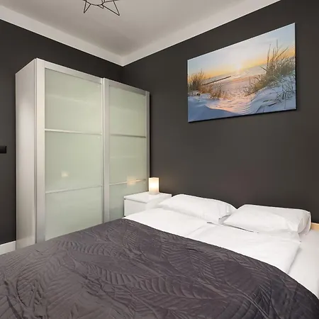 Mysterious Blue With Two Bedrooms And Balcony In By Renters Swinemünde