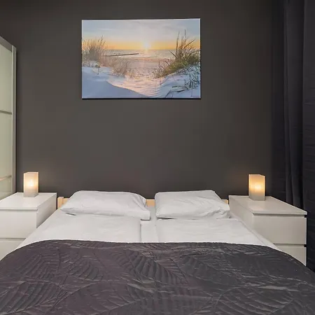 Mysterious Blue With Two Bedrooms And Balcony In By Renters * سفينويتشي