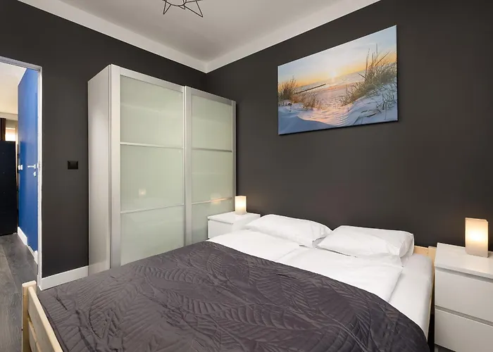 Mysterious Blue With Two Bedrooms And Balcony In By Renters سفينويتشي